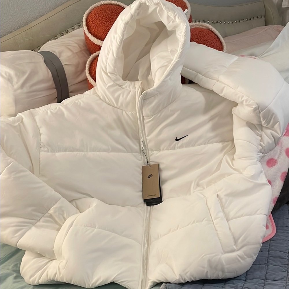 Nike Classic White Hooded Puffer Jacket for cold weather college